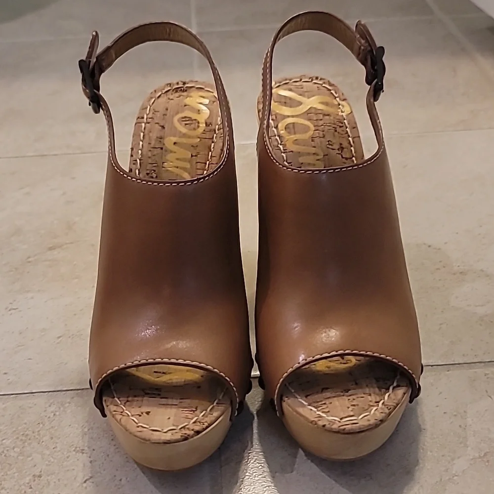 Sandals - Picture 1 of 3